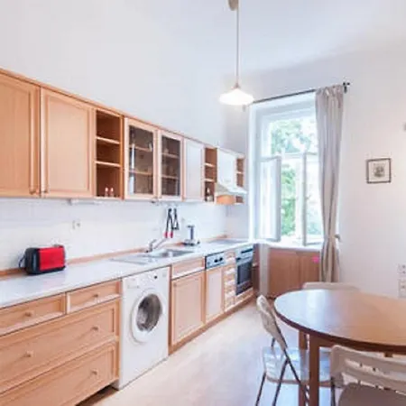 Historic Centre-spacious Apartment *